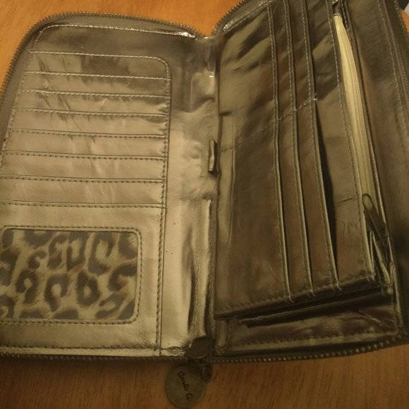 Carlos G Wallet - Picture 13 of 14